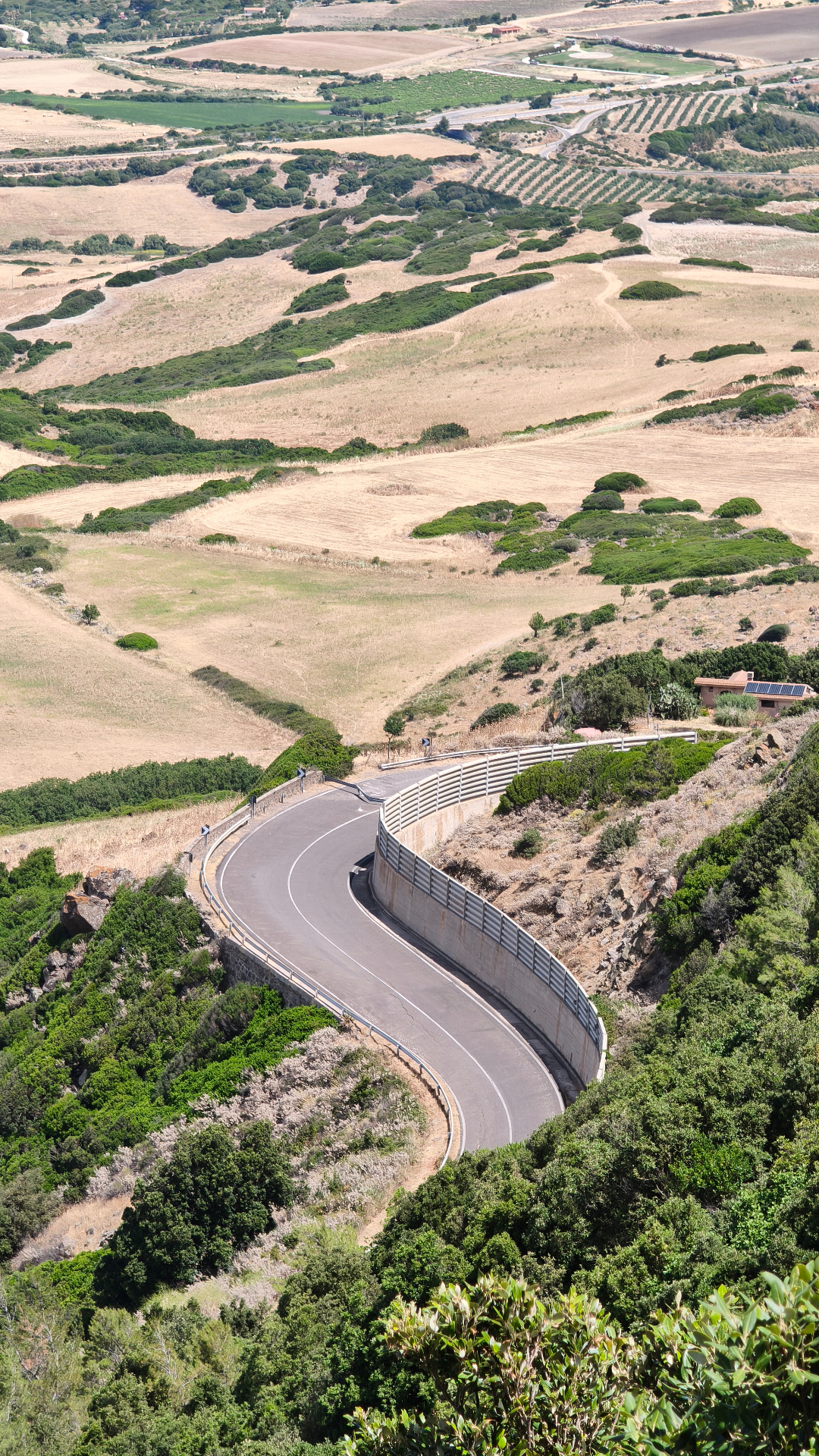 Hairpins over the valley